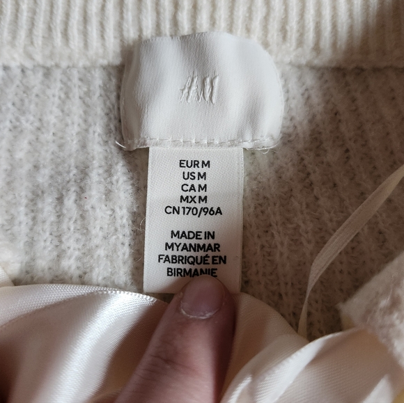 H&M Sweater - Picture 2 of 2